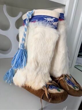 First Nations Moose hide Mukluks Rabbit Trim Bead Design Women’s Size 9.5/10